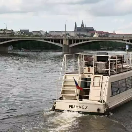 Simply Adventures - JGA - Budapest - Einstündige Flussfahrt mit Cash-Bar