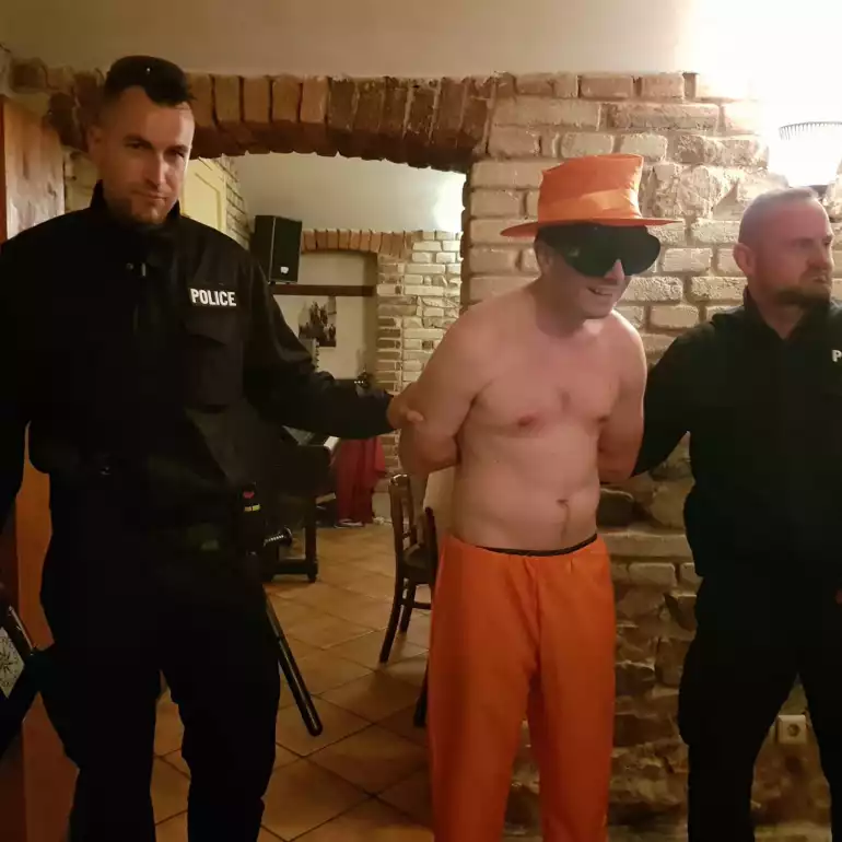 Simply Adventures - SGA - JGA Prag - Fake Verhaftung – ein Polizist